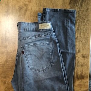 🌟LAST CHANCE🌟 Levi’s mid rise skinny gray jeans